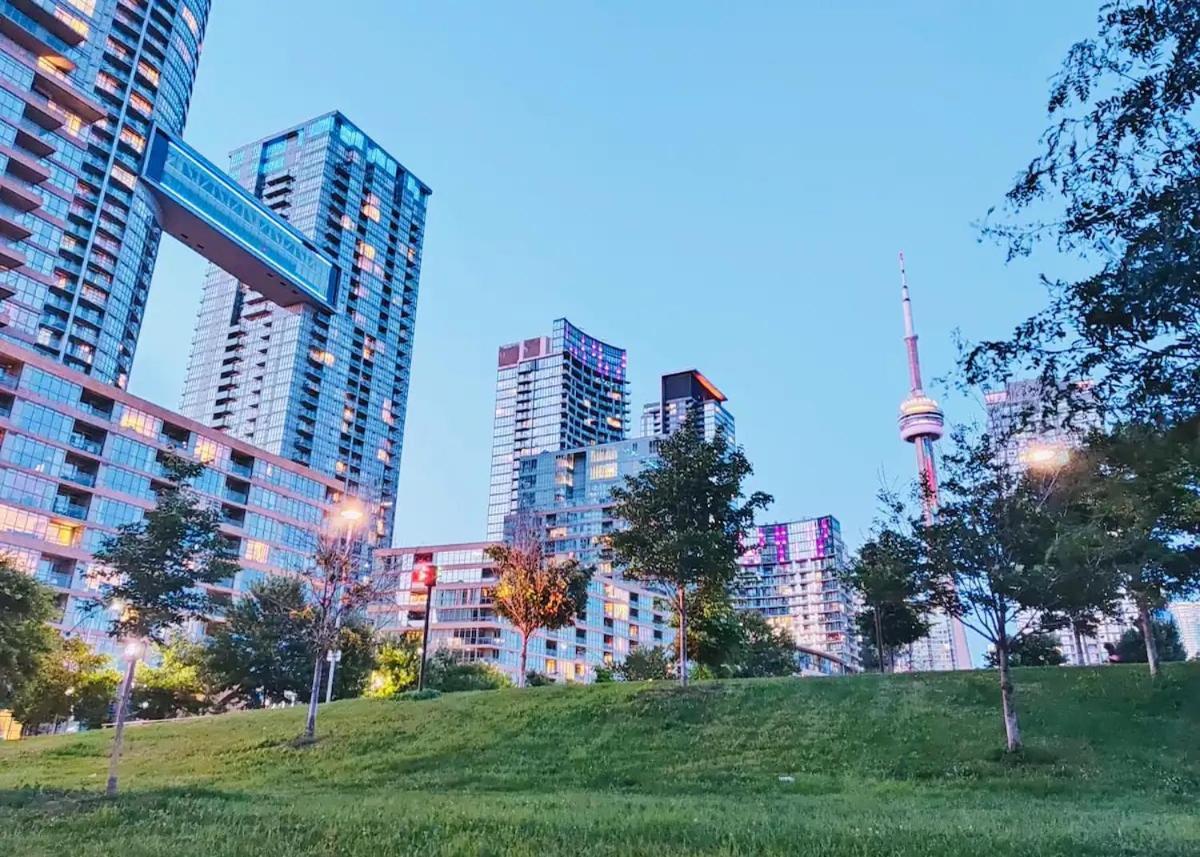 Upscale Downtown Toronto Condos By Cn Tower Ngoại thất bức ảnh