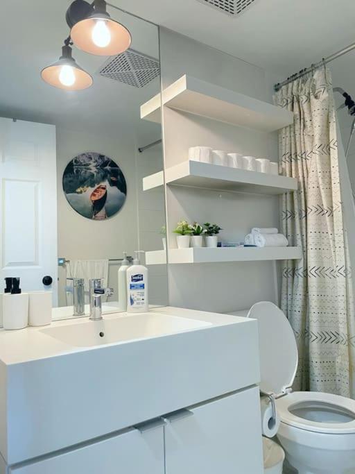 Upscale Downtown Toronto Condos By Cn Tower Ngoại thất bức ảnh